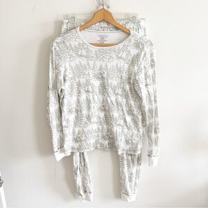 Poppy & clay organic cotton cream & green winter snow pajama set size Medium
